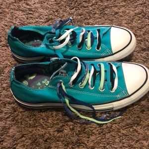 Brand New Converse triple lace